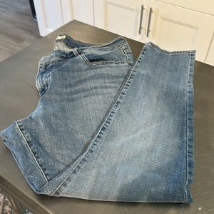 Levi’s 711 Skinny Jeans